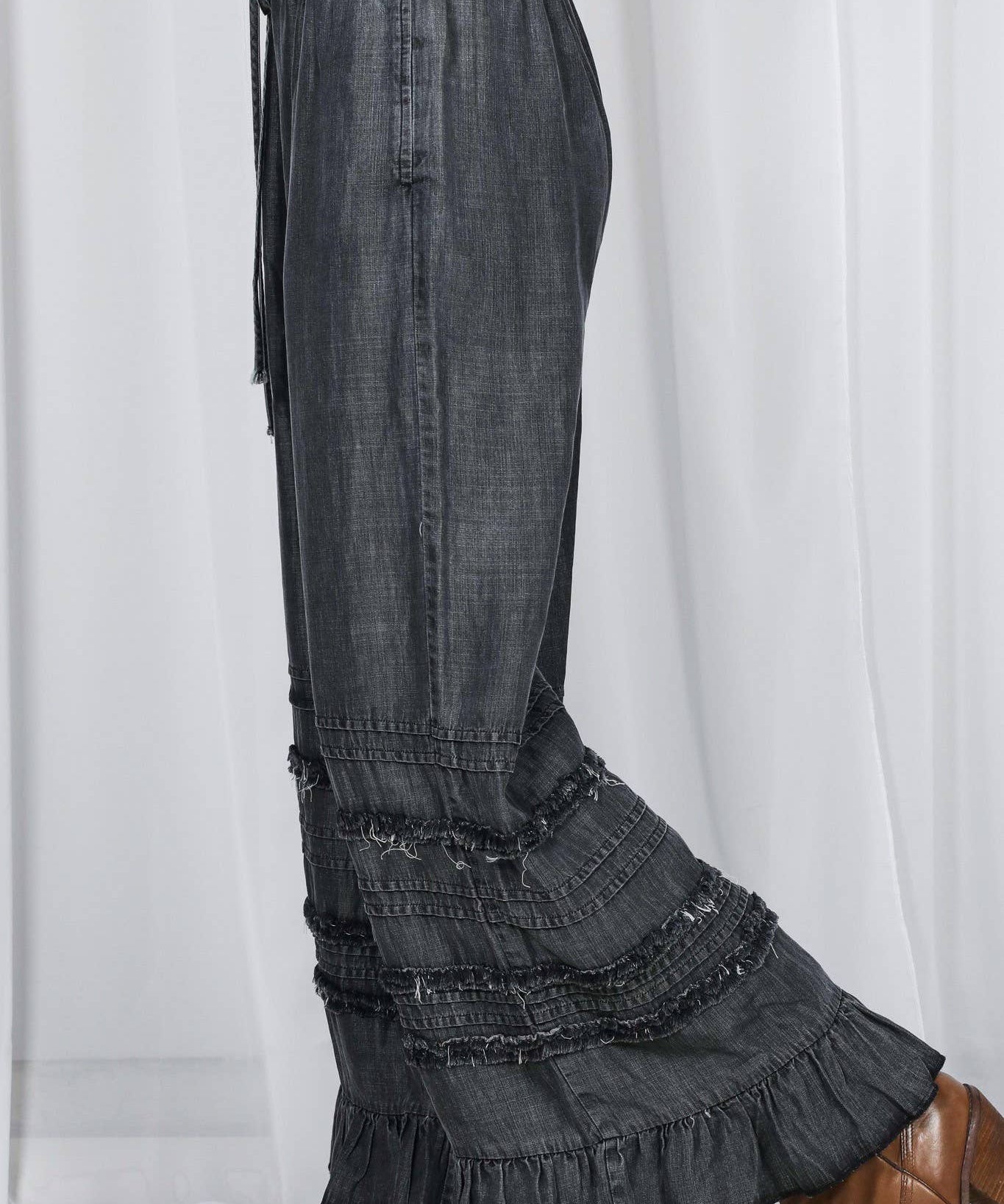 FLARED RUFFLED PANTS
