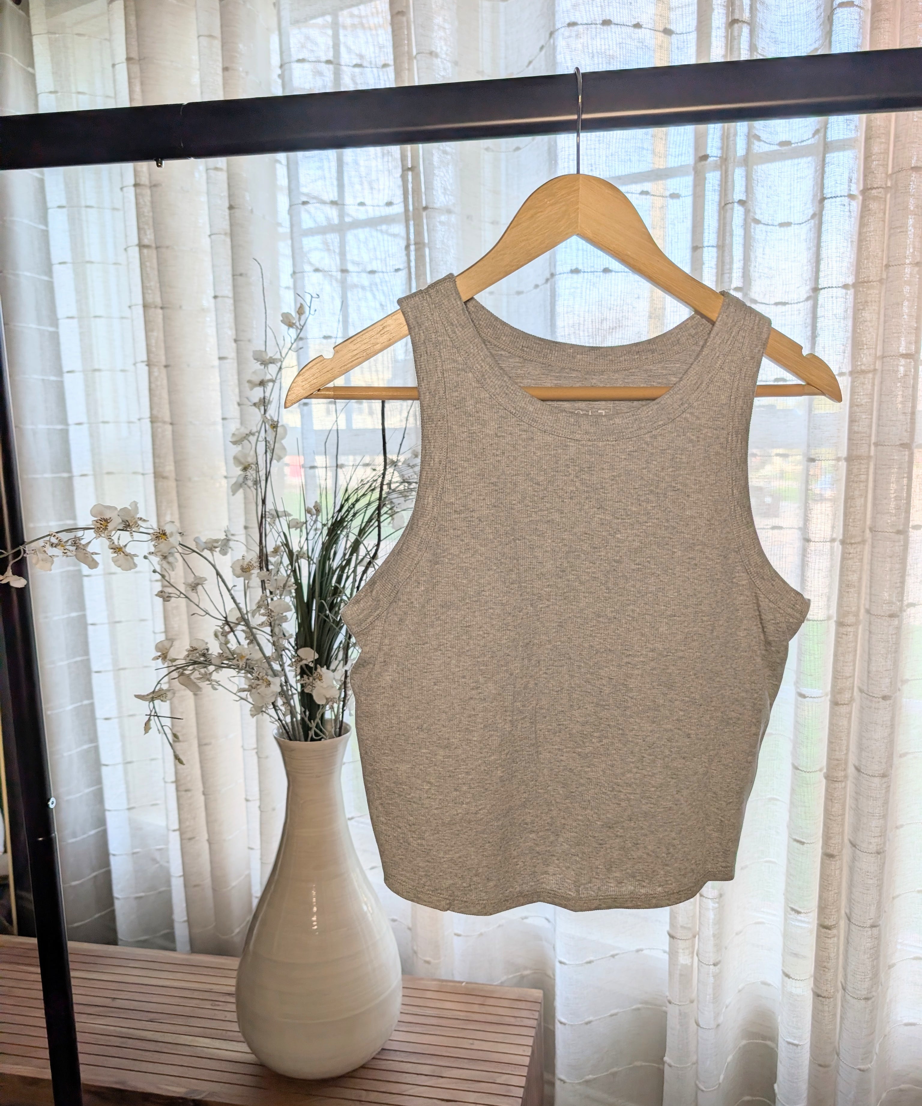 CROPPED TANK WITH BUILT IN BRA - IN 3 COLORS