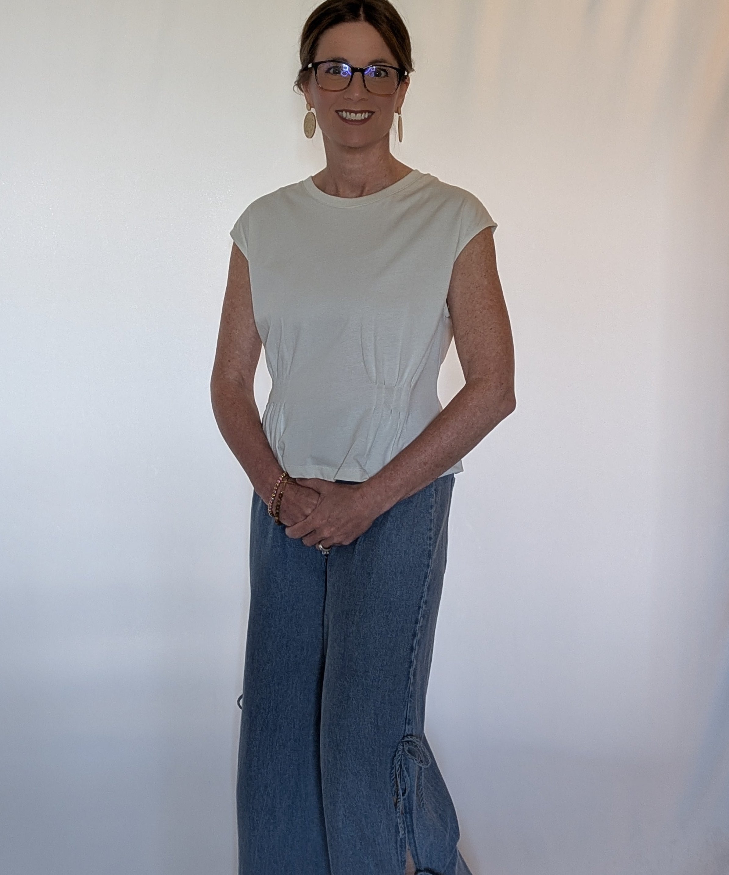 WHITE DETAILED CAP SLEEVE TOP