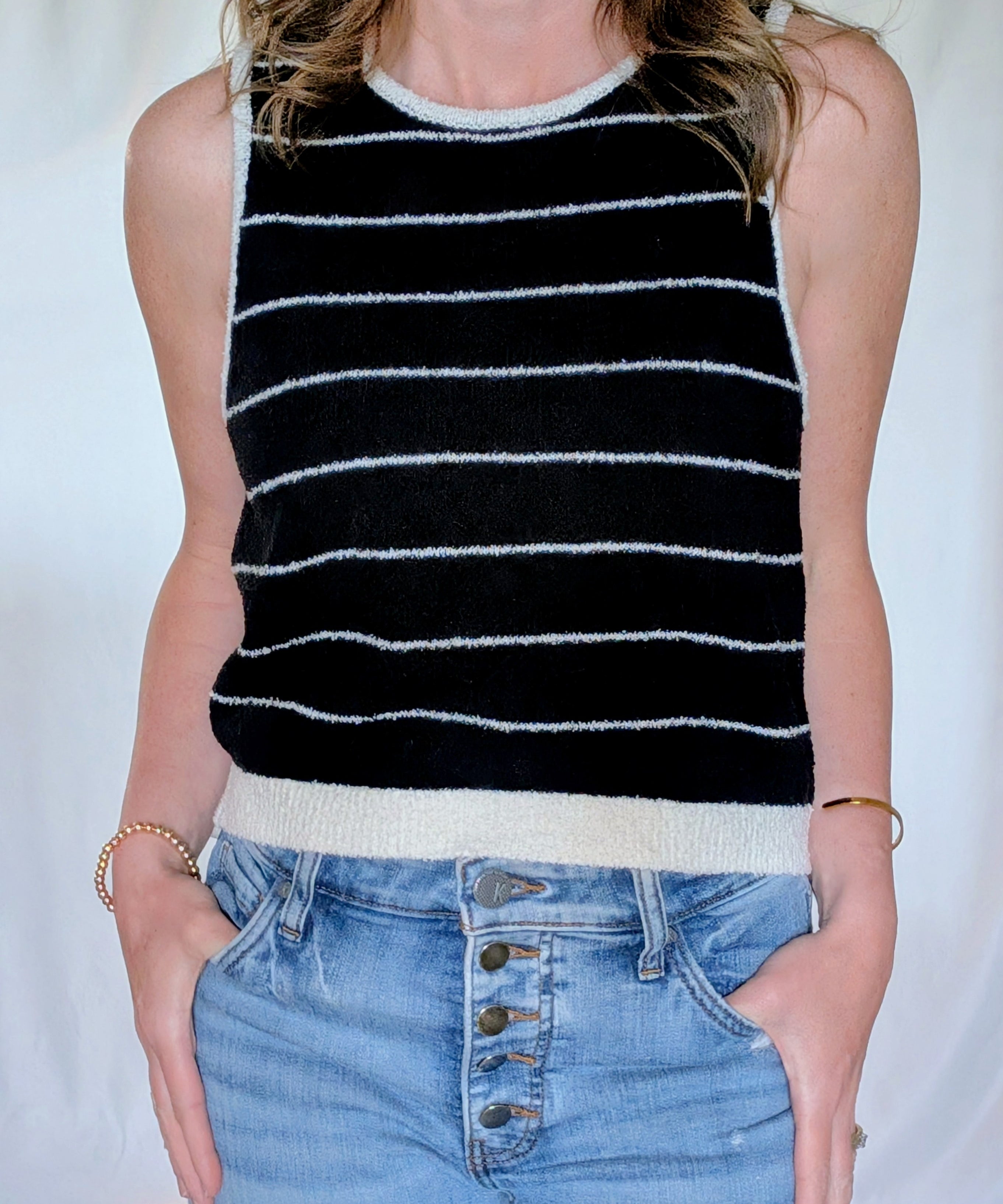 SHORT SLEEVE WIDE PINSTRIPED KNITTED TOP