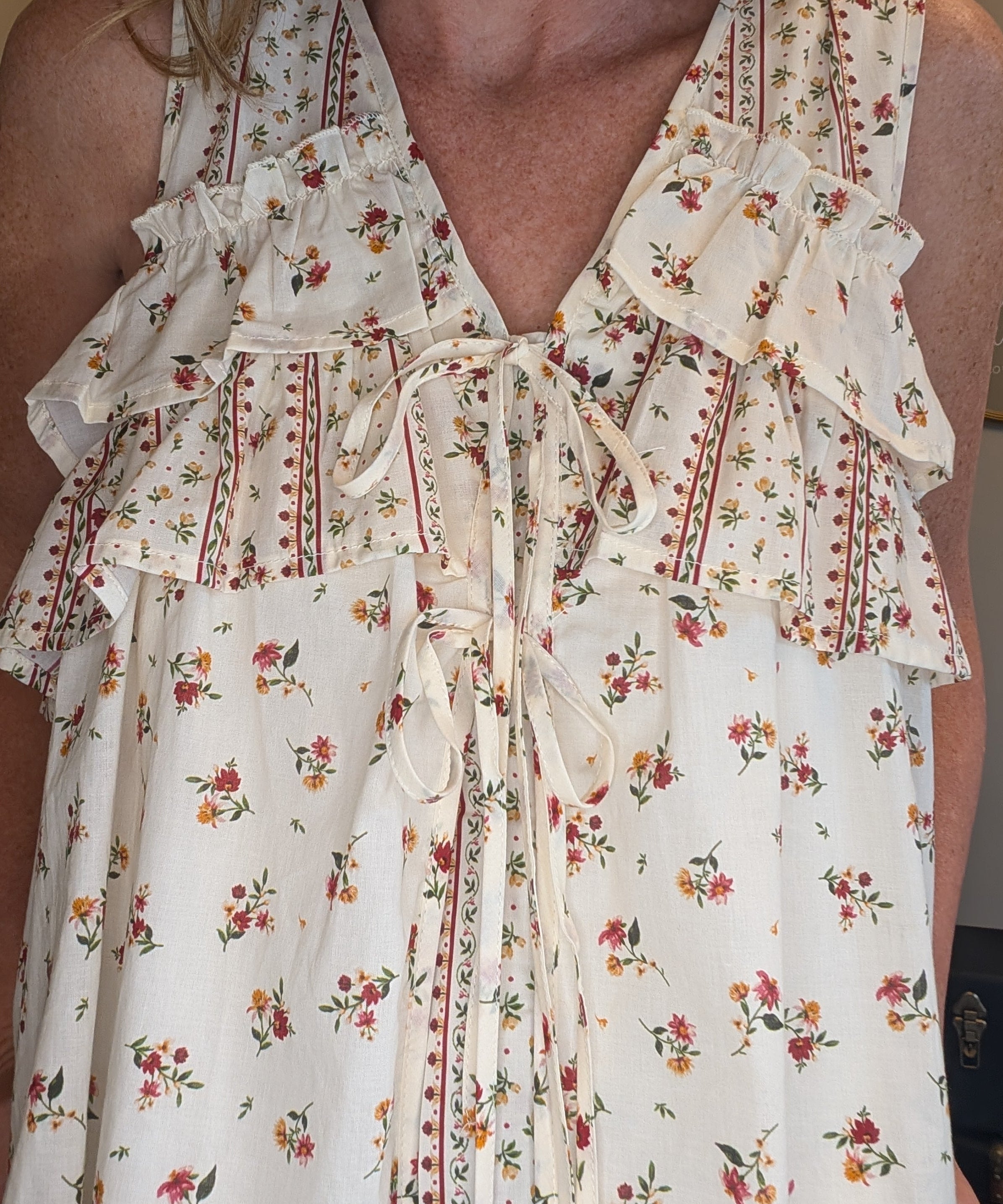 FLORAL TIERED RUFFLE TIE TOP