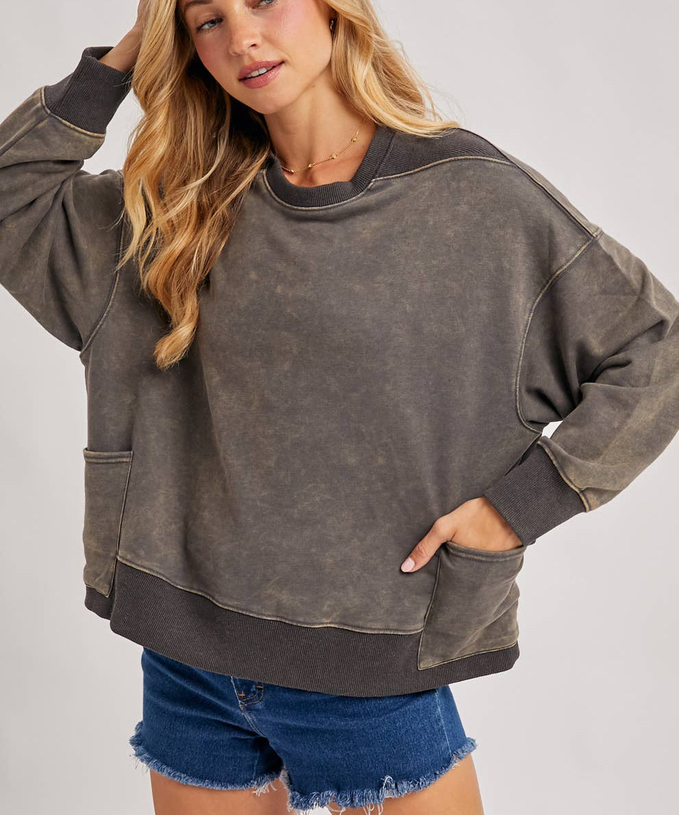 WASHED OVERSIZE KNIT SWEATSHIRT WITH POCKETS